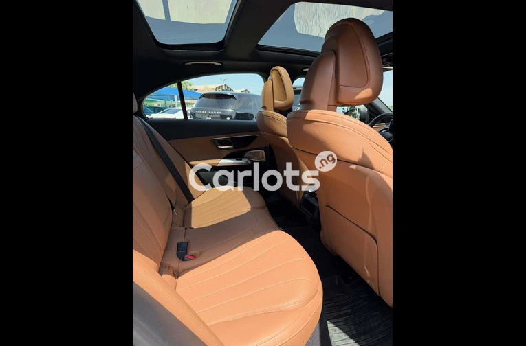 Buy This Mercedes E350 Today – Smooth Ride, Great Value - 5/7