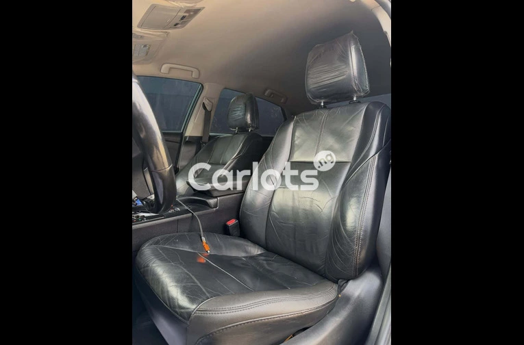 Clean Tokunbo 2016 Toyota Avalon - 3/7