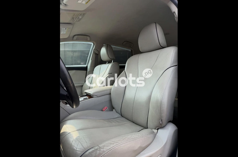 Foreign Used 2010 Toyota Venza for sale in Garki, FCT - thumbnail 4