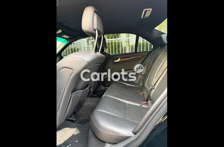 2012 Mercedes Benz C300 - 2/7