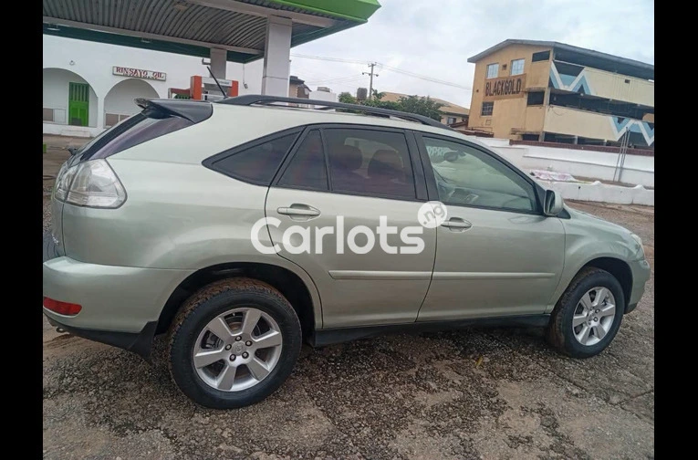 2005 LEXUS RX330 - 3/7