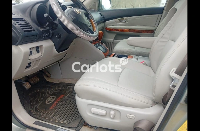 2005 LEXUS RX330 - 4/7
