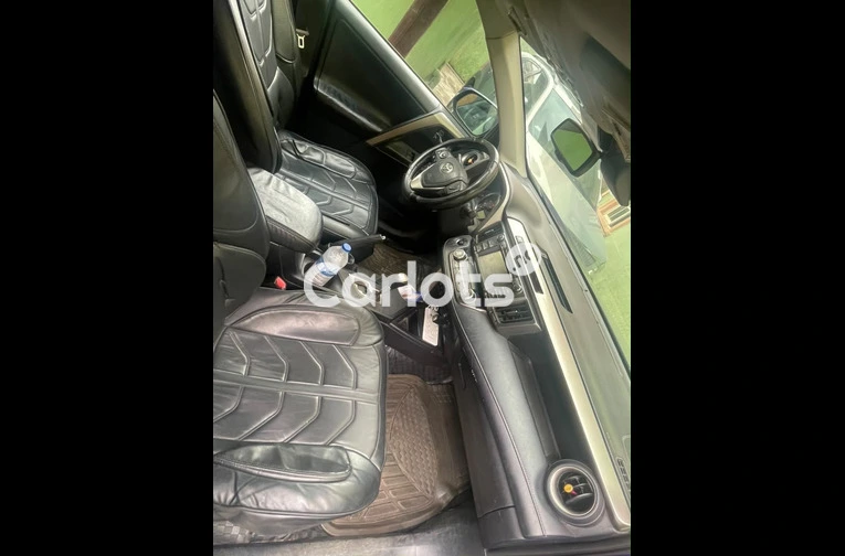 Belgium Grade 2014 Toyota RAV4 Limited AWD V4 - 2/7