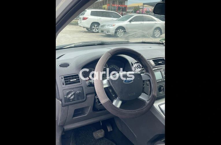 Premium 2007 Ford Focus G-Max - 2/7