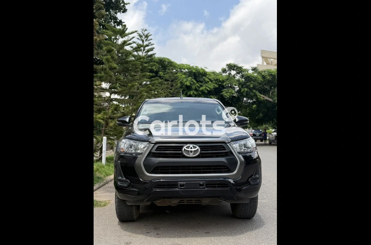 CLEAN NIGERIAN USED TOYOTA HILUX 2022 MODEL