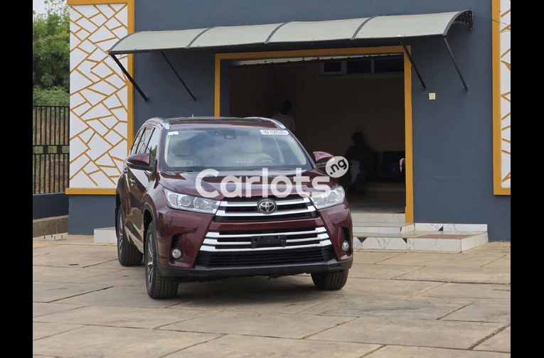 2019 Toyota Highlander XLE AWD Hire in Ilorin