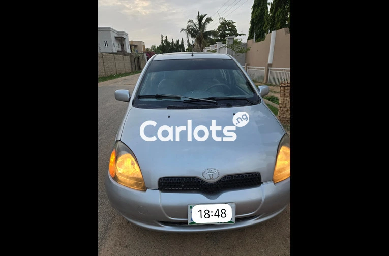 CLEAN 2005 TOYOTA YARIS