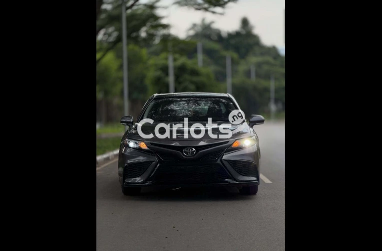 Clean Foreign Used Toyota Camry SE – Nothing to Fix, Ready to Drive - 2/7
