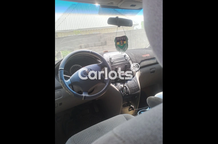 2006 Toyota Sienna XLE V6 engine - 6/7