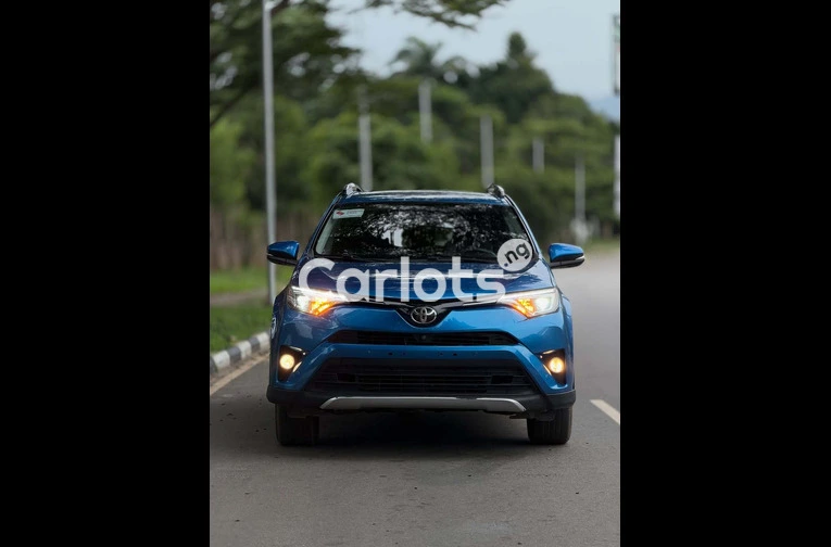 Foreign Used 2017 Toyota RAV4 Limited - 2/7