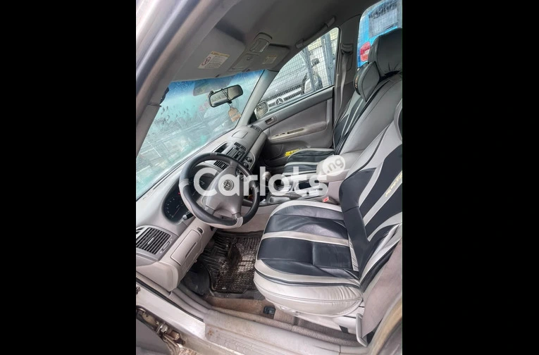 Pure First Body 2003 Toyota Camry LE V4 - 2/7
