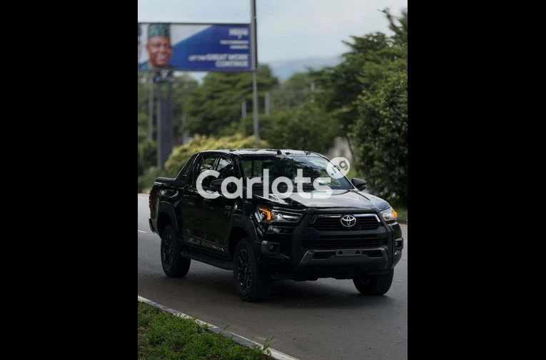 2025 Toyota Hilu - 3/7