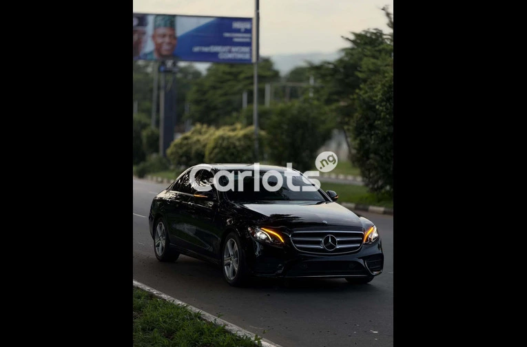 2017 Mercedes Benz E300 - 3/7