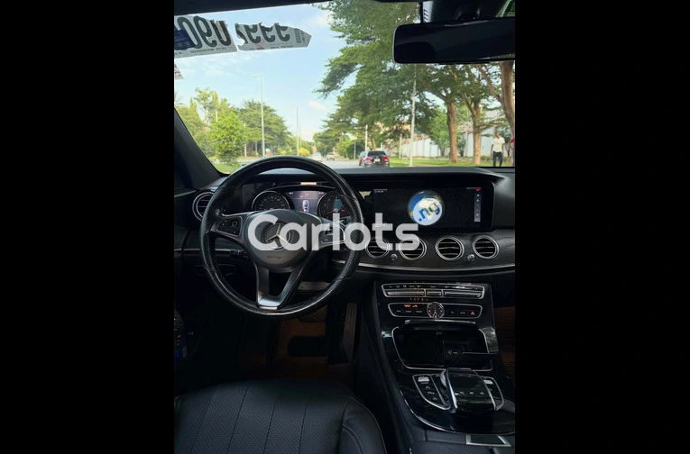 2017 Mercedes Benz E300 - 4/7