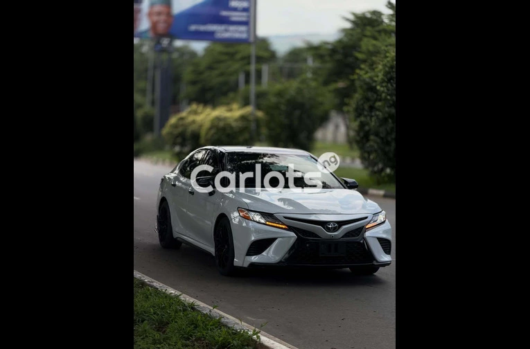 2020 Toyota Camry XSE Foreign Used - 3/7