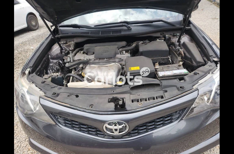 USED TOYOTA CAMRY 2014 SE for sale in Abuja, FCT - photo 5 of 6