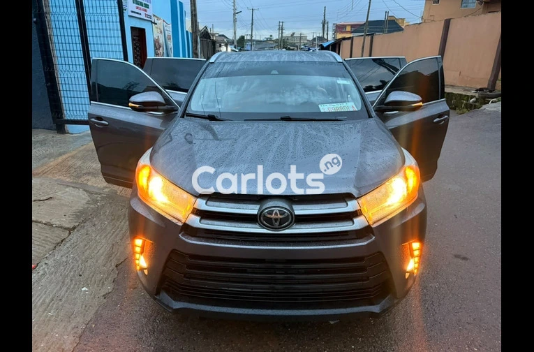 Briefly Registered 2019 Toyota Highlander XLE