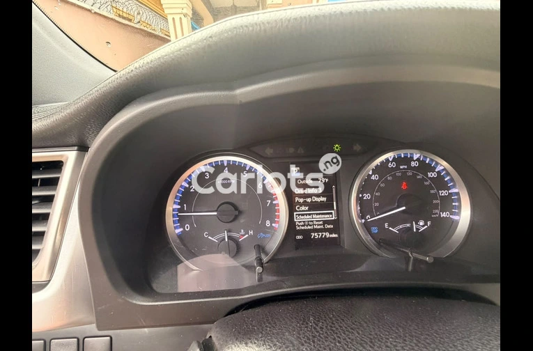 Briefly Registered 2019 Toyota Highlander XLE - 2/7