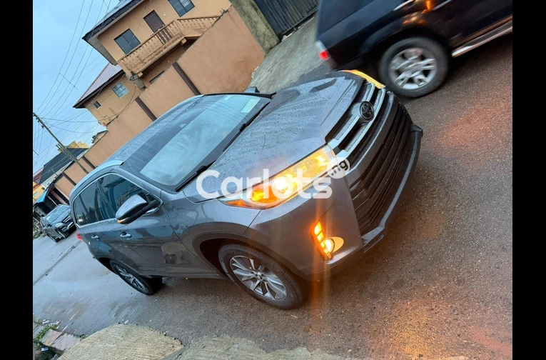 Briefly Registered 2019 Toyota Highlander XLE - 6/7