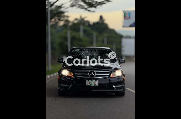 Clean Foreign Used 2013 Mercedes Benz C300 for sale in Asokoro, FCT - thumbnail 2