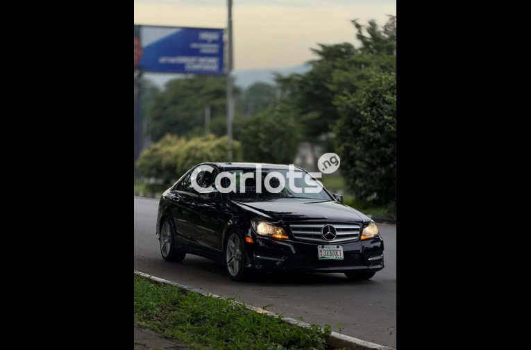 Clean Foreign Used 2013 Mercedes Benz C300 - 3/7
