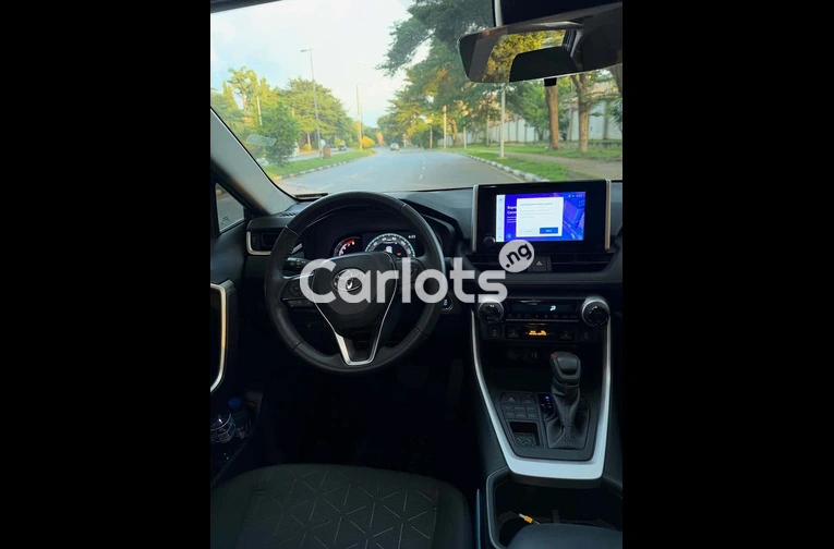 Foreign Used 2024 Toyota RAV4 - 4/7
