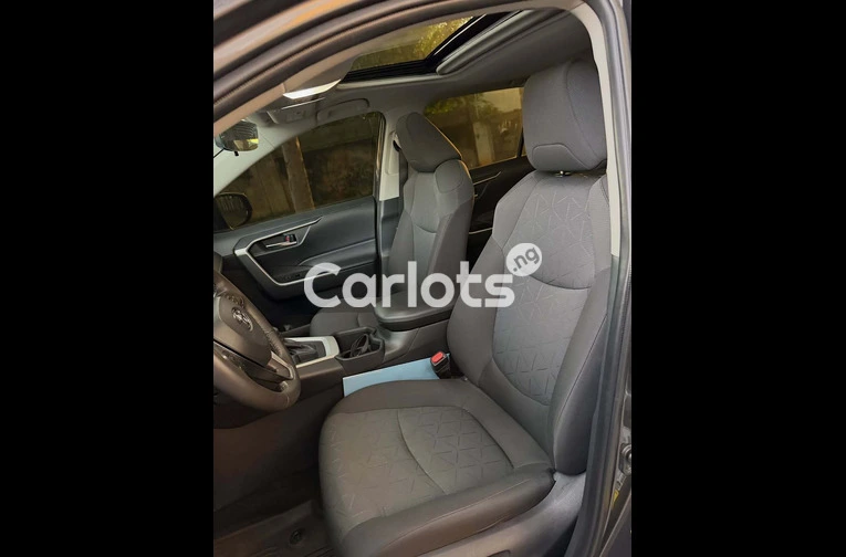 Foreign Used 2024 Toyota RAV4 - 6/7