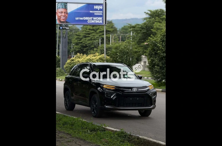 2025 TOYOTA URBAN CRUISER - 3/7