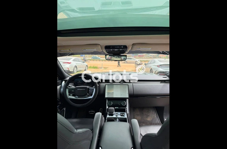 2025 Range Rover Vogue P530 - 3/7