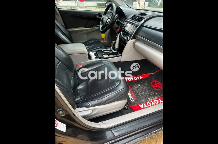 Clean Registered 2013 Toyota Camry LE - 2/7