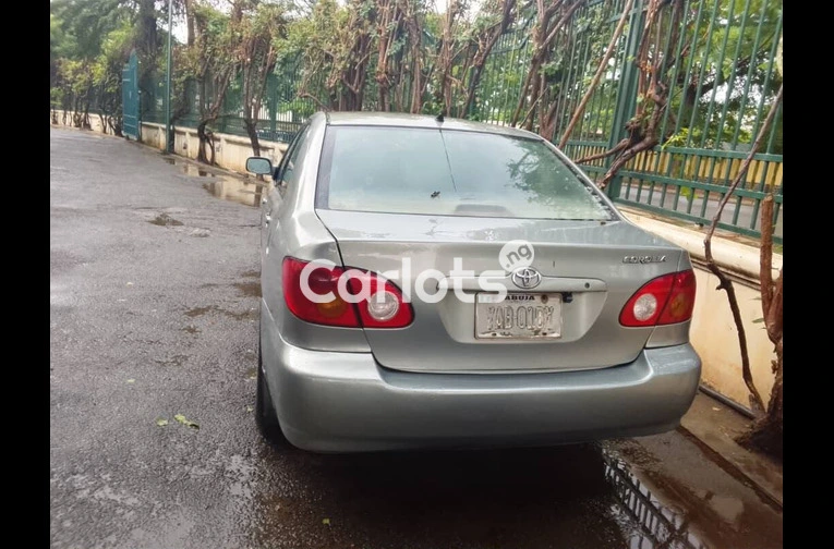 Toyota Corolla - 2/6