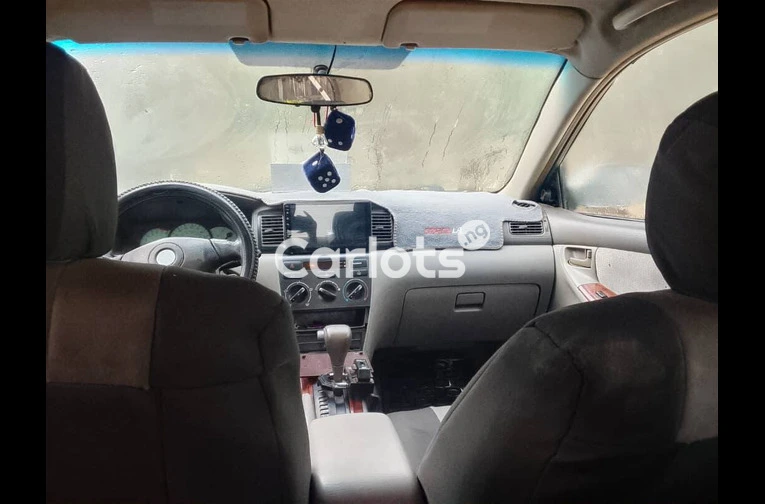 Toyota Corolla - 3/6
