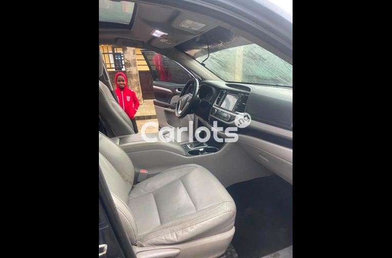 Clean Registered 2017 Toyota Highlander XLE AWD V6 - 3/7