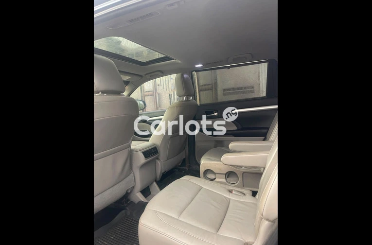 Clean Registered 2017 Toyota Highlander XLE AWD V6 - 4/7