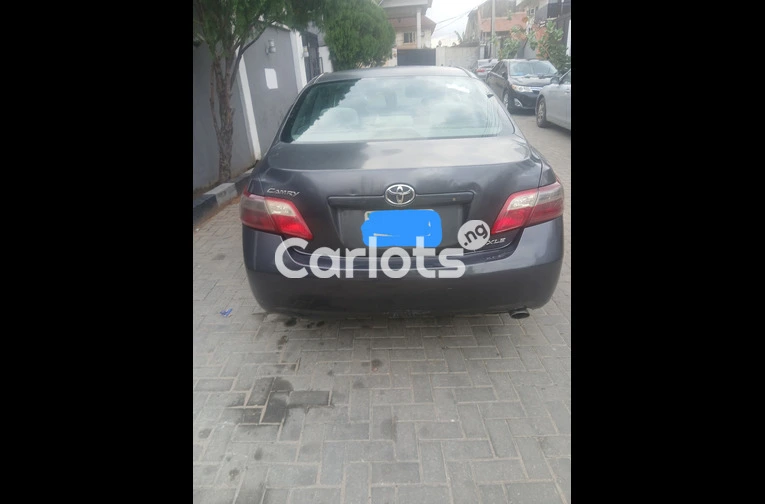 Toyota Camry 2009 XLE - 2/7
