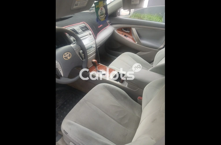 Toyota Camry 2009 XLE - 4/7