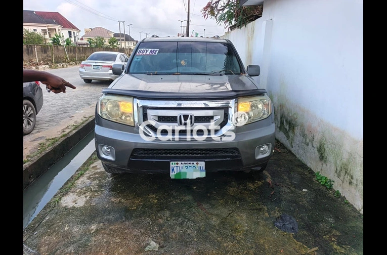 Pure First Body 2010 Honda Pilot 4WD Touring V6