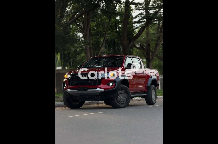 2024 Toyota Hilux GR - 1/7