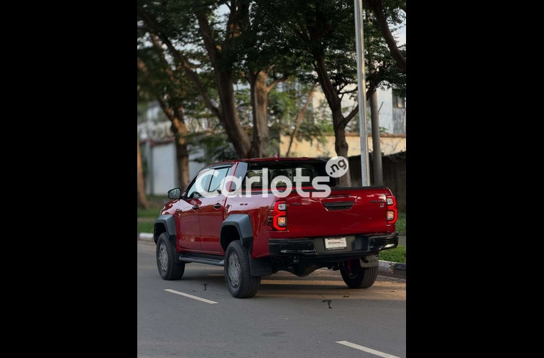 2024 Toyota Hilux GR - 7/7
