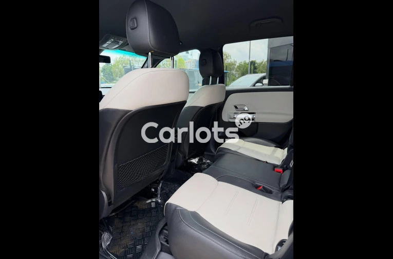 Extremely Clean 2021 Mercedes Benz GLB 250 - 3/7