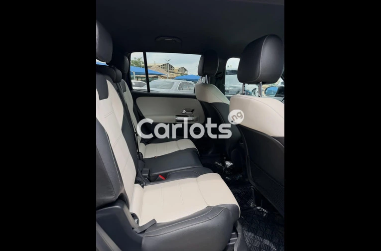 Extremely Clean 2021 Mercedes Benz GLB 250 - 4/7