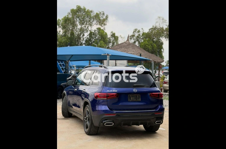 Extremely Clean 2021 Mercedes Benz GLB 250 - 6/7
