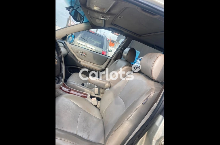 Clean Registered 2006 Toyota Highlander V6 4WD - 2/7
