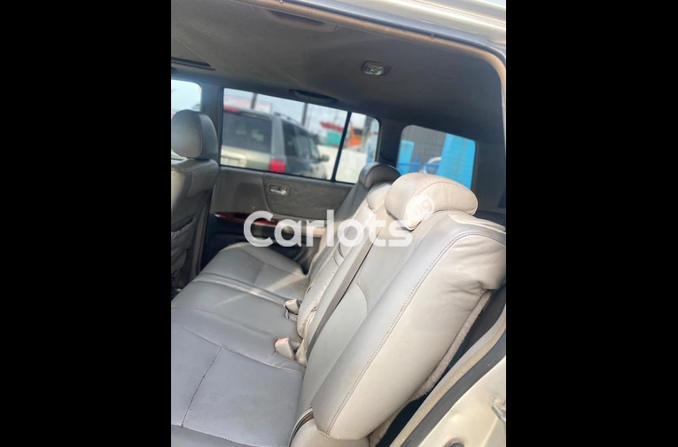 Clean Registered 2006 Toyota Highlander V6 4WD for sale in Ajah, Lagos - thumbnail 3