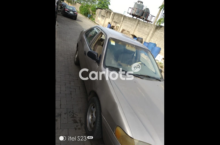Toyota Corolla 1999 - 3/7