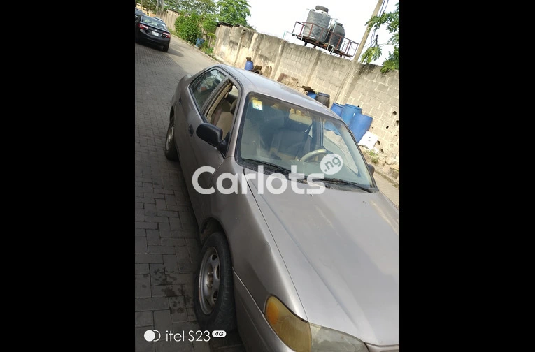 Toyota Corolla 1999 - 4/7