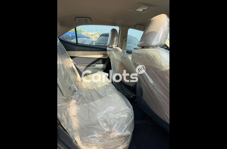 Foreign Used 2015 Toyota Corolla LE - 4/5