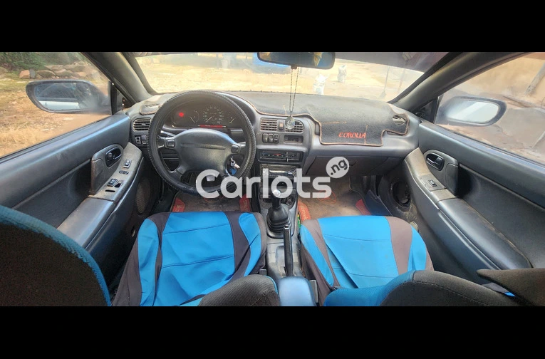 SUPER CLEAN MAZDA 323F SPORT - 3/4