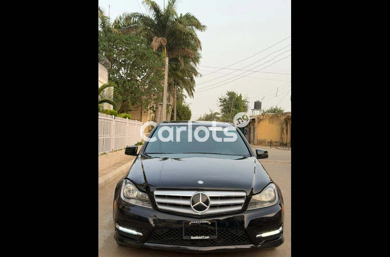 Mercedes Benz C300 2011