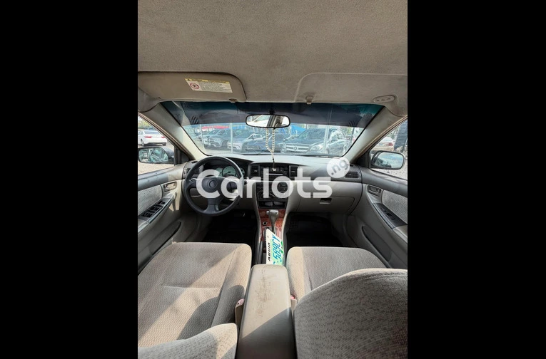 Clean 2004 Toyota Corolla - 2/6
